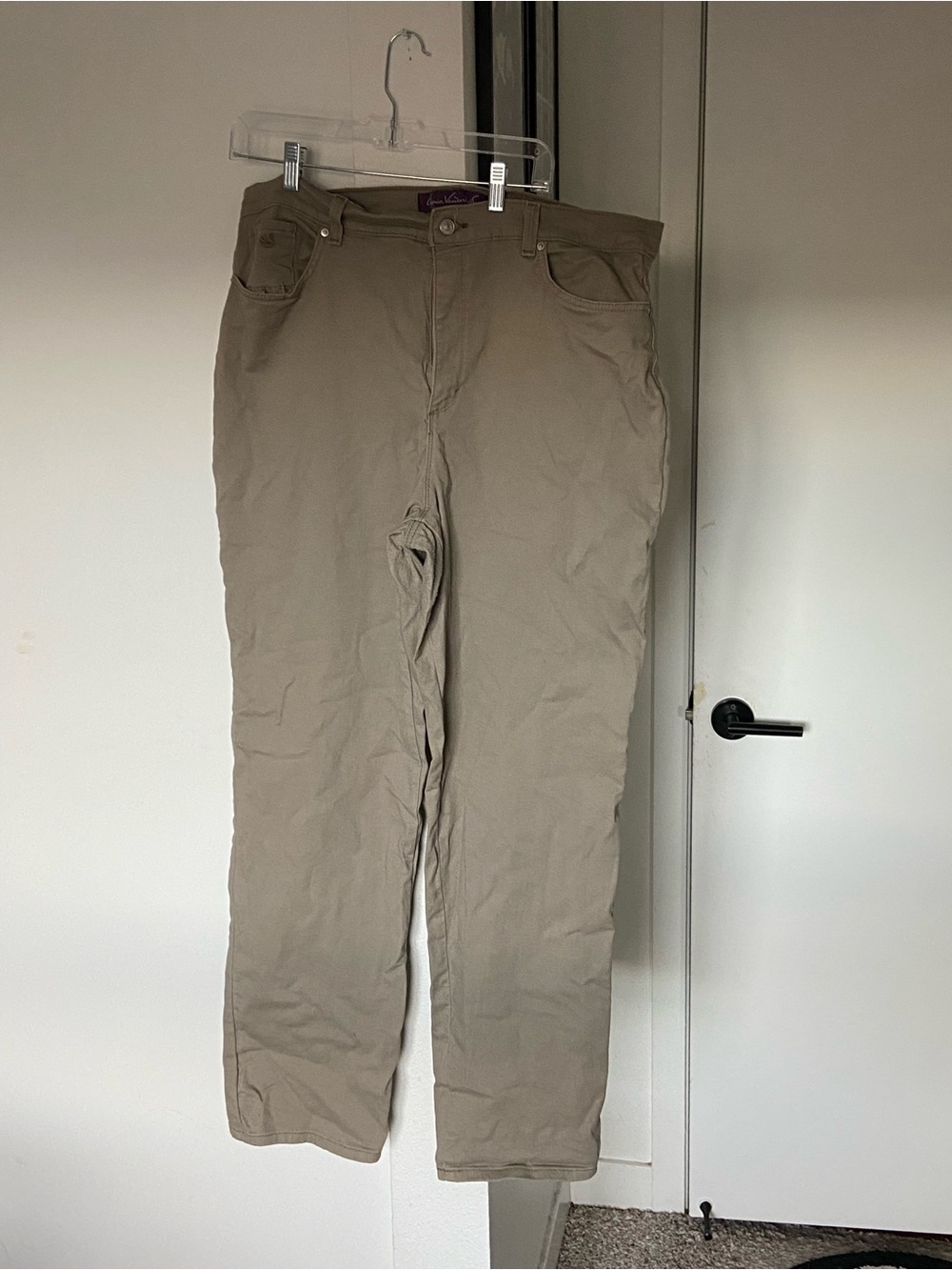 Gloria Vanderbilt Straight Leg Pants in Light Taupe